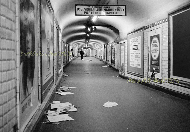 Mtro parisien - Couloirs vandaliss - Octobre 1975