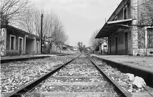 Gare et voie de chemin de fer abandonne dans le dpartement de l'Ardche