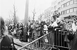 1978  - Obsques de Claude Franois - Foule en moi face  l'glise d'Auteuil  Paris