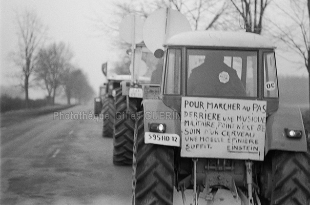 Marche des paysans du Larzac sur Paris 1973