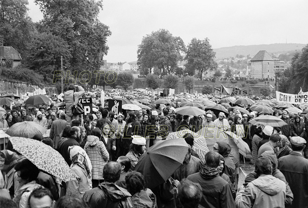 Marche nationale sur Besanon suite   L'Affaire LIP  - 100 000 manifestent sous une pluie battante - 29 septembre 1973