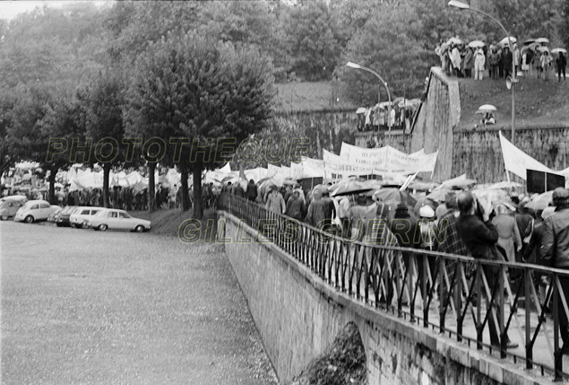 Marche nationale sur Besanon suite   L'Affaire LIP  - 100 000 manifestent sous une pluie battante - 29 septembre 1973