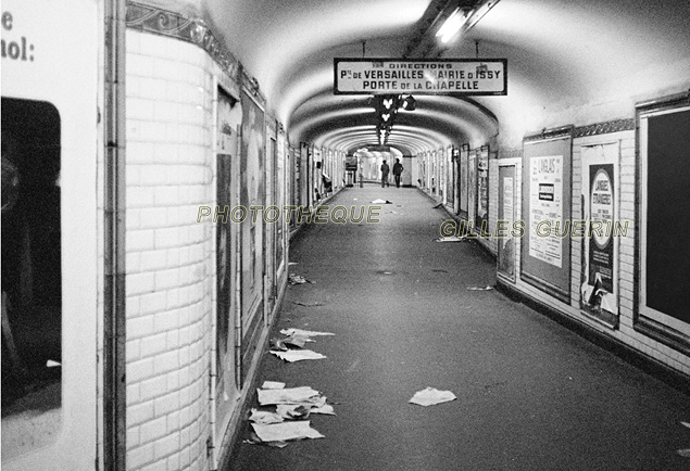 Mtro parisien - Couloirs vandaliss - Octobre 1975