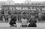 1973  - Manifestation anti-nuclaire sur le champs de mars - Trois jeunes gens face aux forces de police