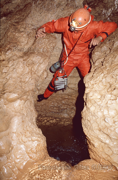 Splologie dans le dpartement du Lot - 1975 - Eau ruisseau cours d'eau et nappes phratiques