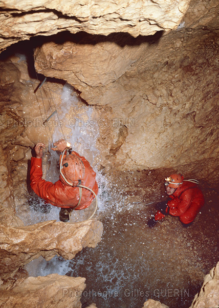 Splologie dans le dpartement du Lot - 1975 - Eau ruisseau cours d'eau et nappes phratiques