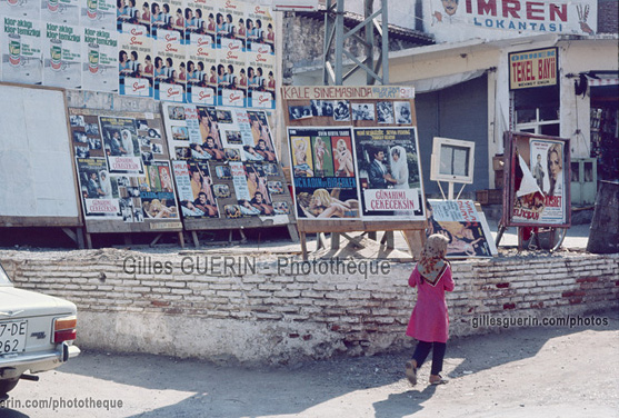 Milieu urbain - Scène de rue - Affiches cinéma érotique