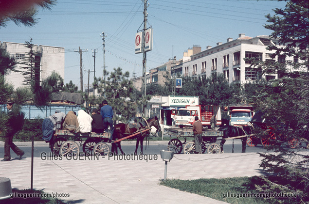 Milieu urbain - Scène de rue -Transports