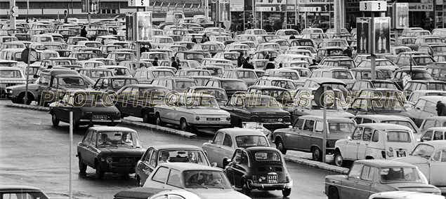 Parking d'hypermarch - Rgion parisienne - 1974