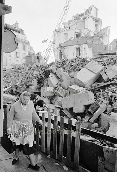 Dans le quartier des Halles de Paris pendant la dmolition de 1972  73  