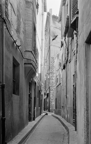 Ruelle trs troite dans la petite commune des Vans - Dpartement de l'Ardche - Et 1970