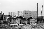 1973  - Dmolition du bidonville du Franc Moisin en Seine-Saint-Denis - Baraques dtruites et immeuble