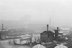 1977  - Paysage urbain en hivers - La Seine depuis la porte Saint Cloud  Paris et avec les ateliers des usines Renault  Boulogne Billancourt...