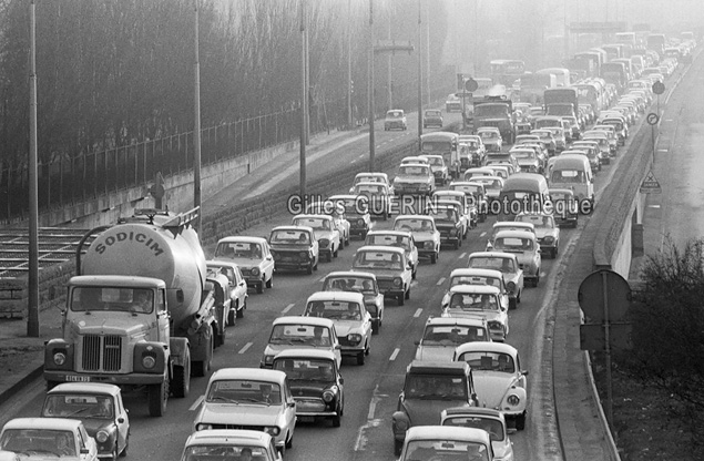 Circulation automobile  Paris - Encombrements - 1973