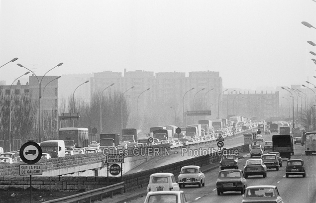 Circulation automobile  Paris - Encombrements - 1973