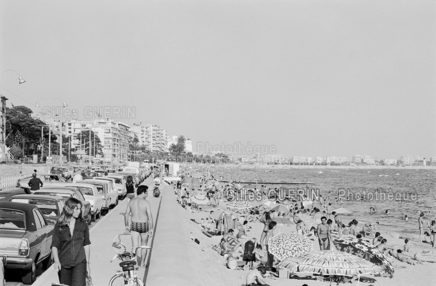 Vacances d't au bord de la mer sur la Cte d'Azur - aot 1975