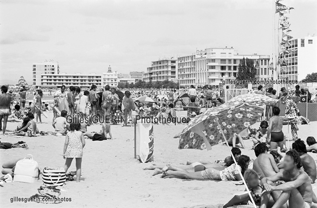 Vacances d't au bord de la mer sur la Cte d'Azur - aot 1975