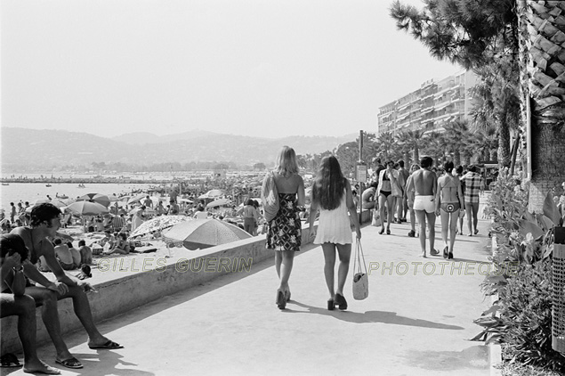 Vacances d't au bord de la mer sur la Cte d'Azur - aot 1975