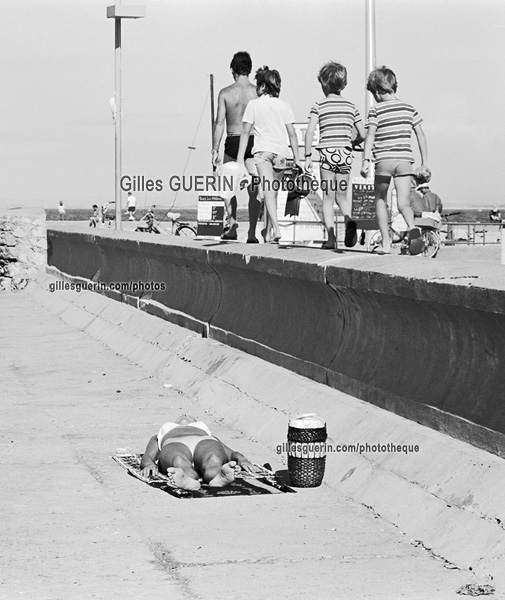 Vacances d't au bord de la mer sur la Cte d'Azur - aot 1975