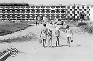 Vacances d't au bord de la mer sur la Cte d'Azur - aot 1975