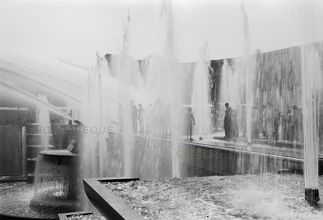 Canicule de 1975 - Fontaines du Trocadro  Paris