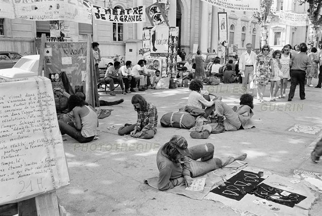 Avignon pendant le festival de spectacles - Aot 1974