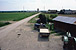 Moulins à vent Pays de la Loire 1982 - Travail meunier  - Déchargement et chargement  du grain - 48