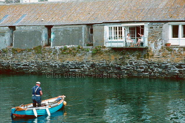 Petit port de la cte sud des Cornouailles - Angleterre 1980 