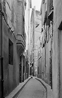 Petite ruelle dans la commune des Vans - département de l'Ardèche - 1970