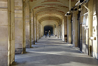 Arcades Est de la place des Vosges - Paris - 2016