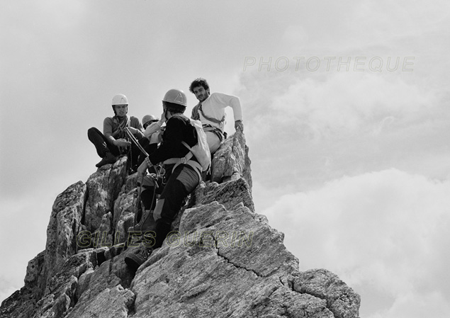 Escalade en haute montage -  Face sud de l'aiguille de la Dibona par la voie Madier - Massif des Ecrins - Alpes franaises - 1980
