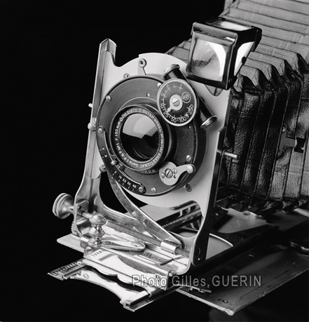Antiquité - Ancien appareil photo pliant SUTER « à soufflet » pour films 9,5cm