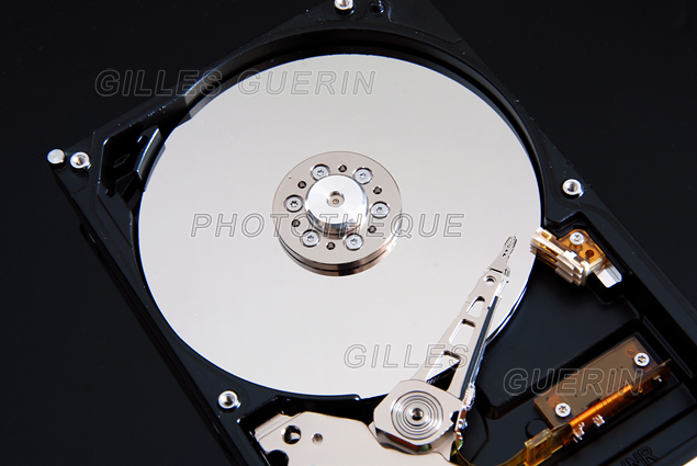 Matriel informatique - Intrieur d'un disque dur -  hard disk  -