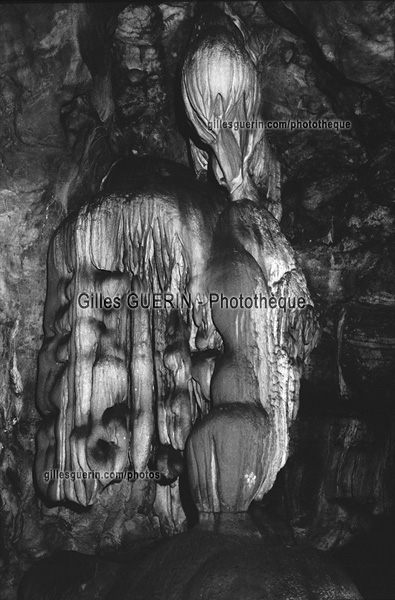 Paysage souterrain et concrétions - Département du Lot