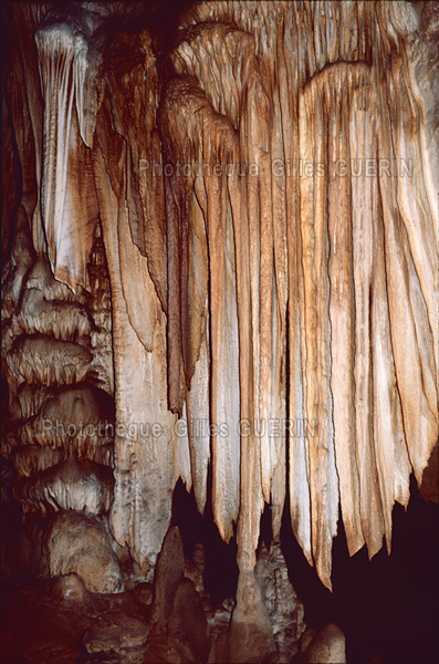 Paysage souterrain - Concrtions; draperies et choux - Dpartement du Lot