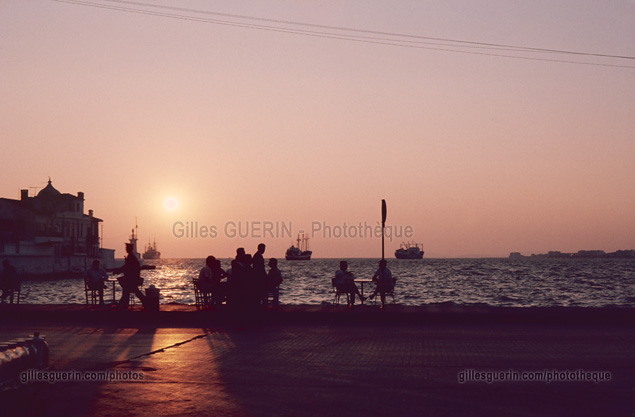 Soleil couchant sur le port