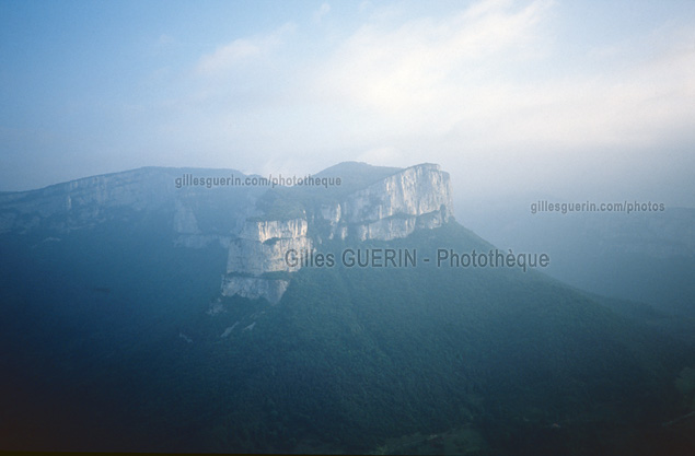 Falaises abruptes en bordure du plateau du Vercors