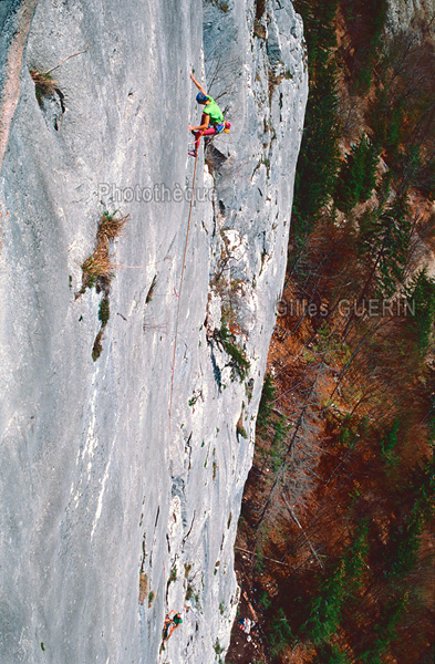 Varappe -  Escalade de la falaise de Pas de l'Ours