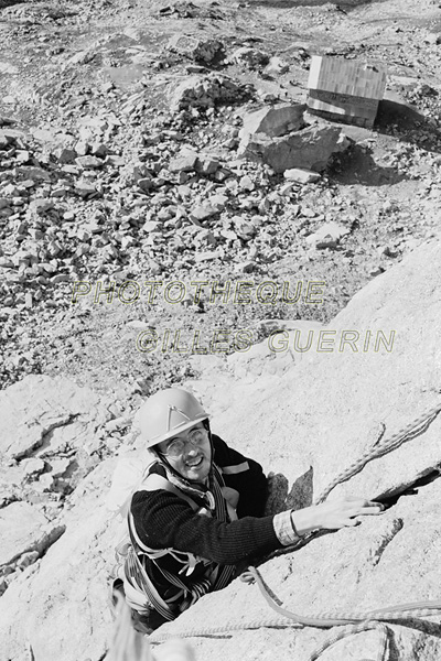 Escalade en haute montage -  Face sud de l'aiguille de la Dibona par la voie Madier - Massif des Ecrins - Alpes franaises - 1980