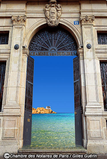 Photomontage - Entrée de la Chambre des Notaires de Paris avec une vue sur la mer