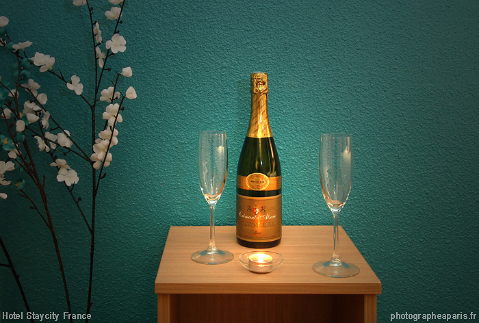 H�tel StayCity Paris - Champagne!